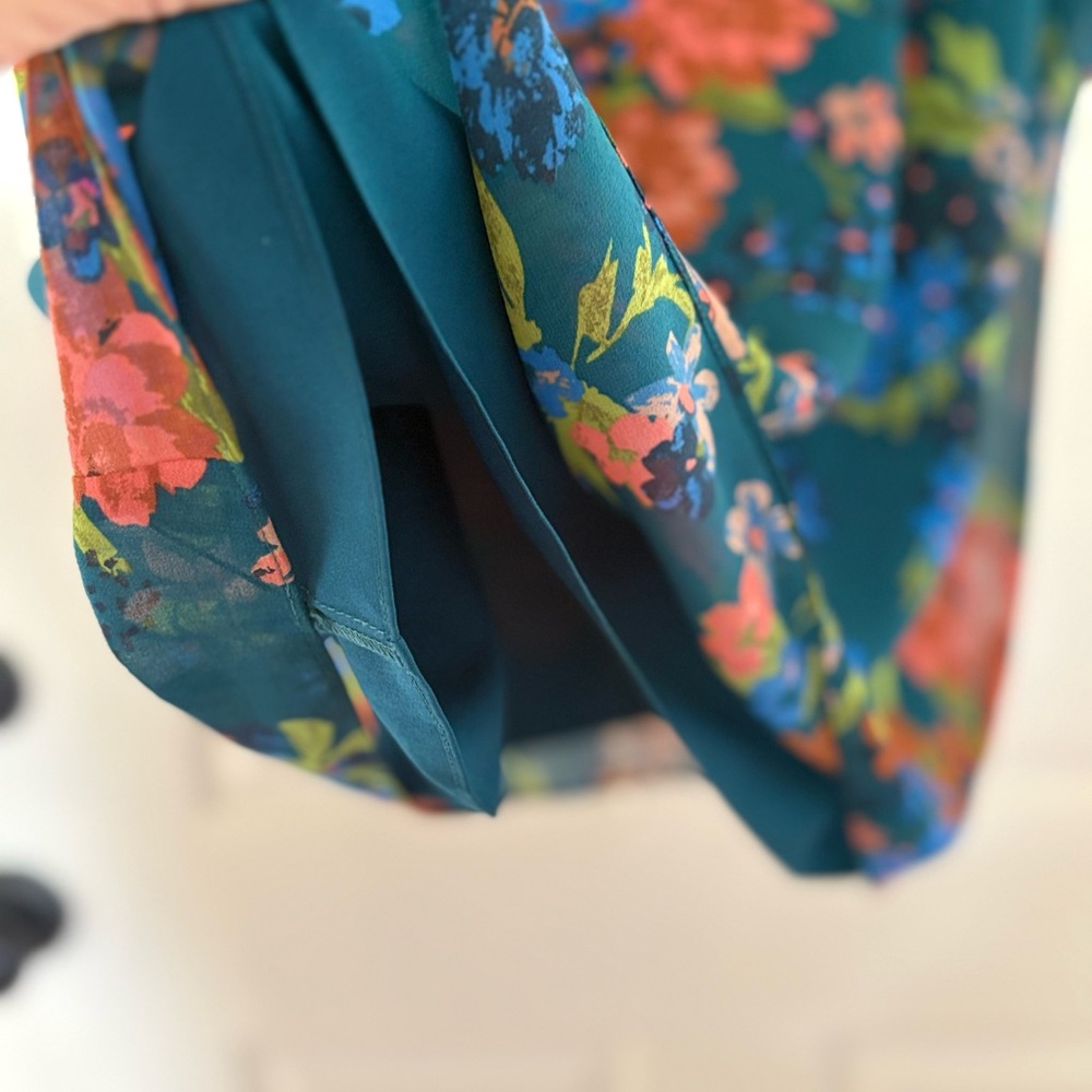 CAbi Still life #3449 Blue Floral Camisole Tank Top Size L - Picture 6 of 10